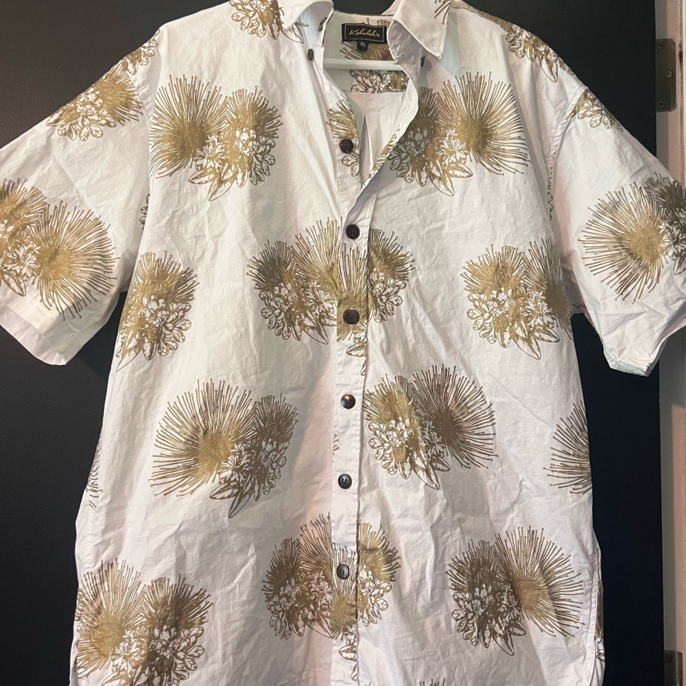 Kahulale’a Men's White and Gold button up aloha shirt